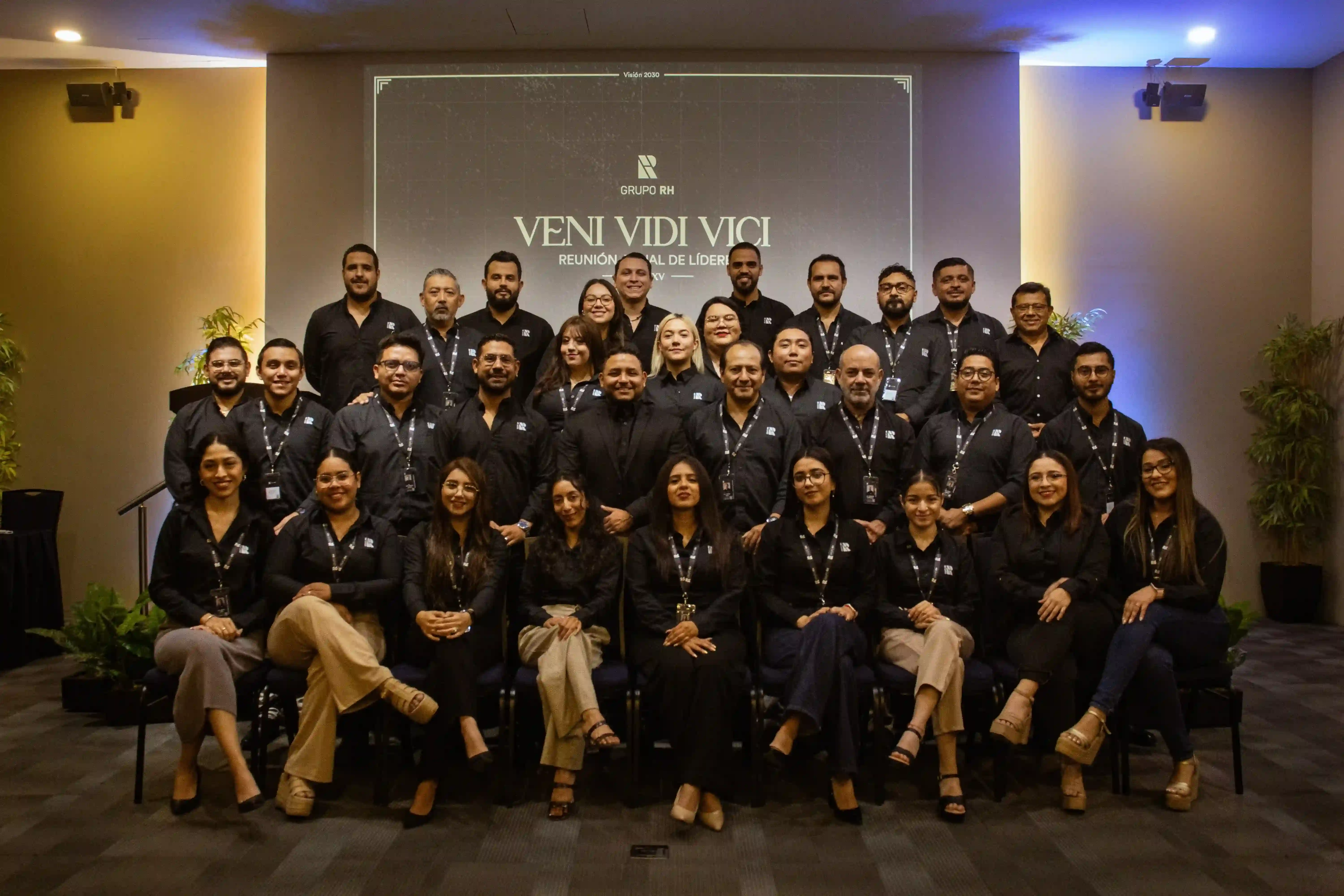 Imagen de todos los departademos de Grupo RH